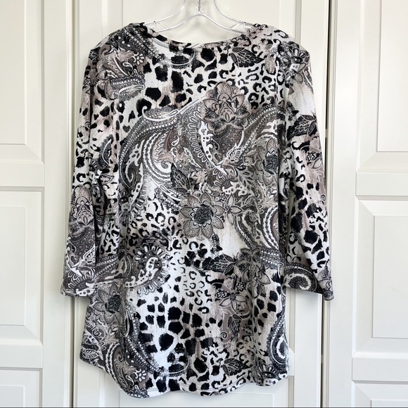 Chico's | Paisley Animal Grommet V-Neck Top Size 2 (US 12) - Picture 3 of 8
